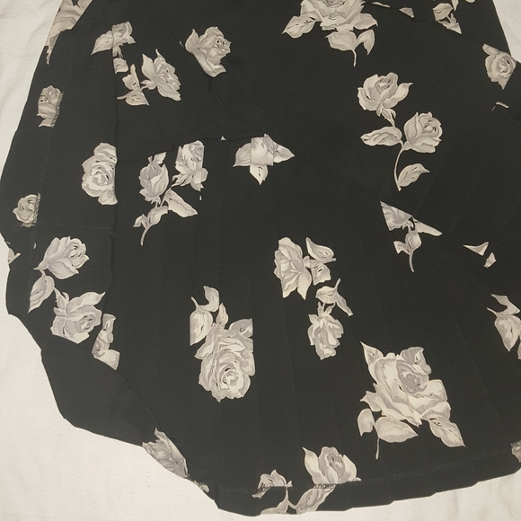 Alfred Dunner White Roses Print Midi Skirt - Picture 2 of 4